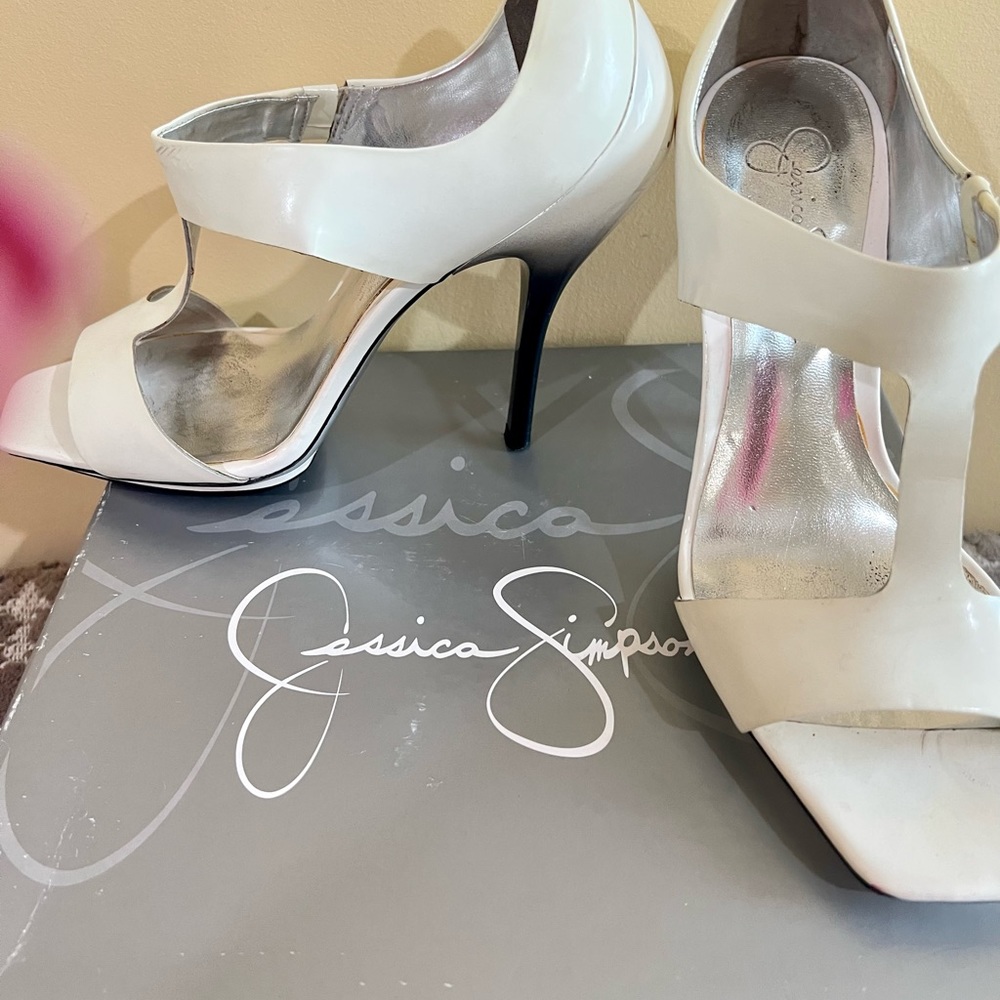 Woman heels shoes